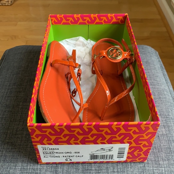 Tory Burch - Ali Thong Sandal - Picture 5 of 6